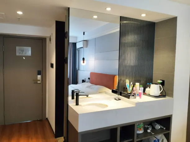 Liangzhi Huipin Hotel (Friendship Commercial Plaza Branch, Qilou Old Street, Haikou) Zimmer Photos