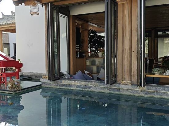 荷悦·麼些雪山設計師度假酒店優惠