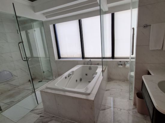 深圳富苑皇冠假日套房飯店優惠