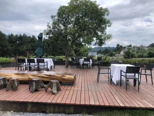 Zhangjiajie Ldyllic Pondside Timber Lodge Public Areas Photos