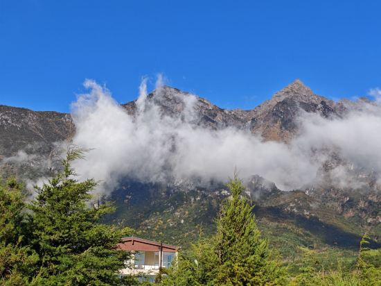 麗江石頭厝雪山度假飯店優惠