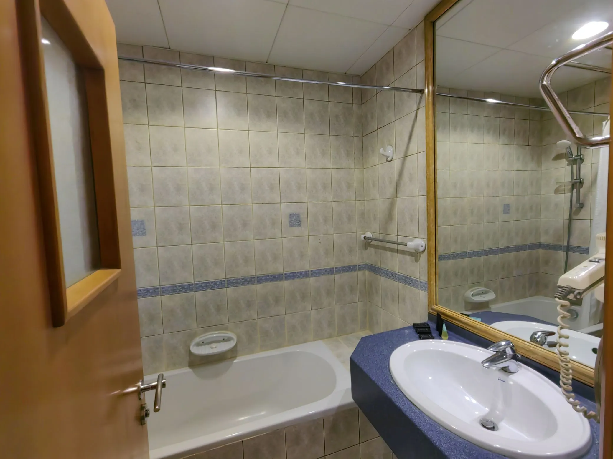 Uptown Hotel Apartments Abu Dhabi by Gewan Zimmer Photos