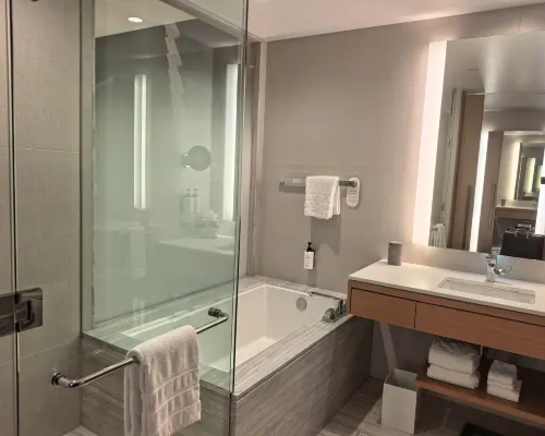 InterContinental Hotels LOS ANGELES DOWNTOWN by IHG Rooms Photos