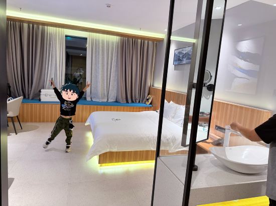 易趣輕奢飯店（中山三鄉鎮店）優惠