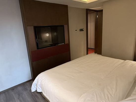 美球假日酒店（珠海拱北口岸店）優惠