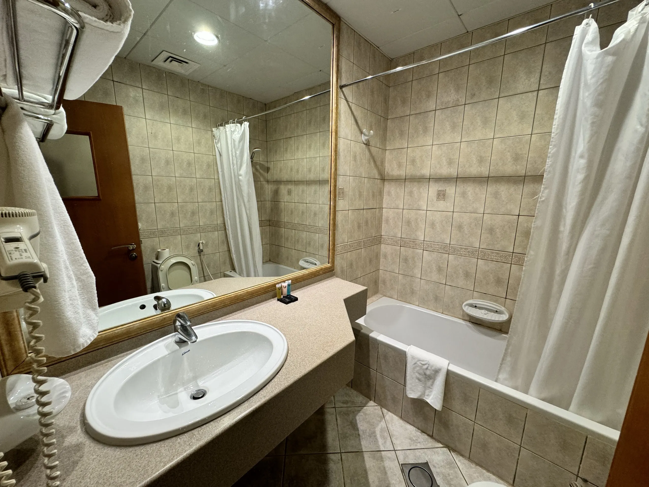 Uptown Hotel Apartments Abu Dhabi by Gewan Zimmer Photos