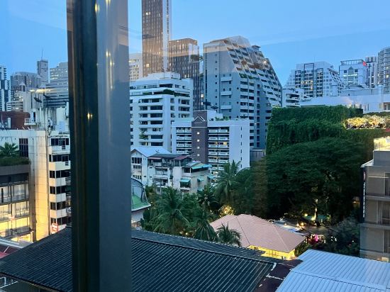 曼谷素坤逸11紙牌屋酒店優惠