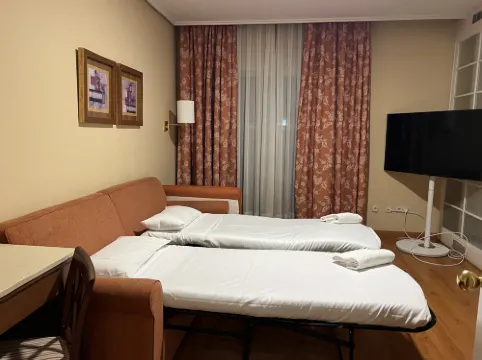 Hotel ILUNION Alcora Sevilla Habitaciones Photos