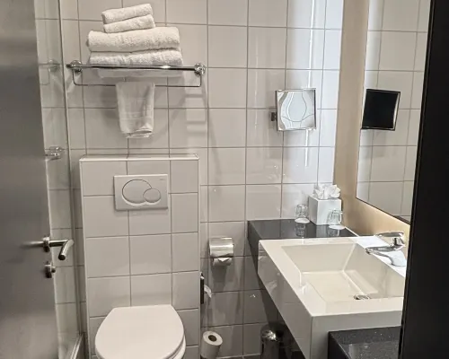 Radisson Hotel York Rooms Photos