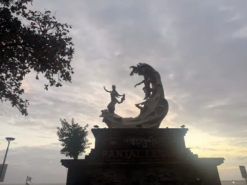 Townhouse Oak Legian Near Legian Beach Formerly Sayang Maha Merta In der Nähe des Hotels Photos