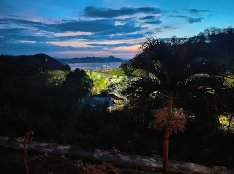 CF Komodo Hotel Рядом с отелем Photos