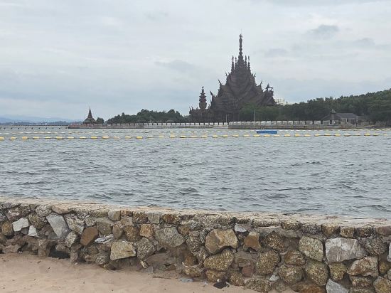 芭達雅金色鬱金香海灘度假飯店優惠