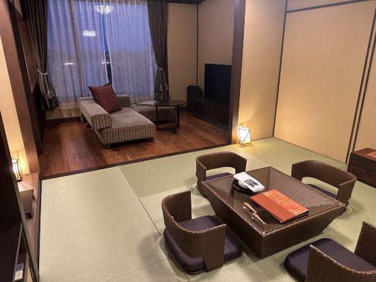 日本百景に囲まれた洞窟風呂の宿　百楽荘　能登九十九湾 クーポン