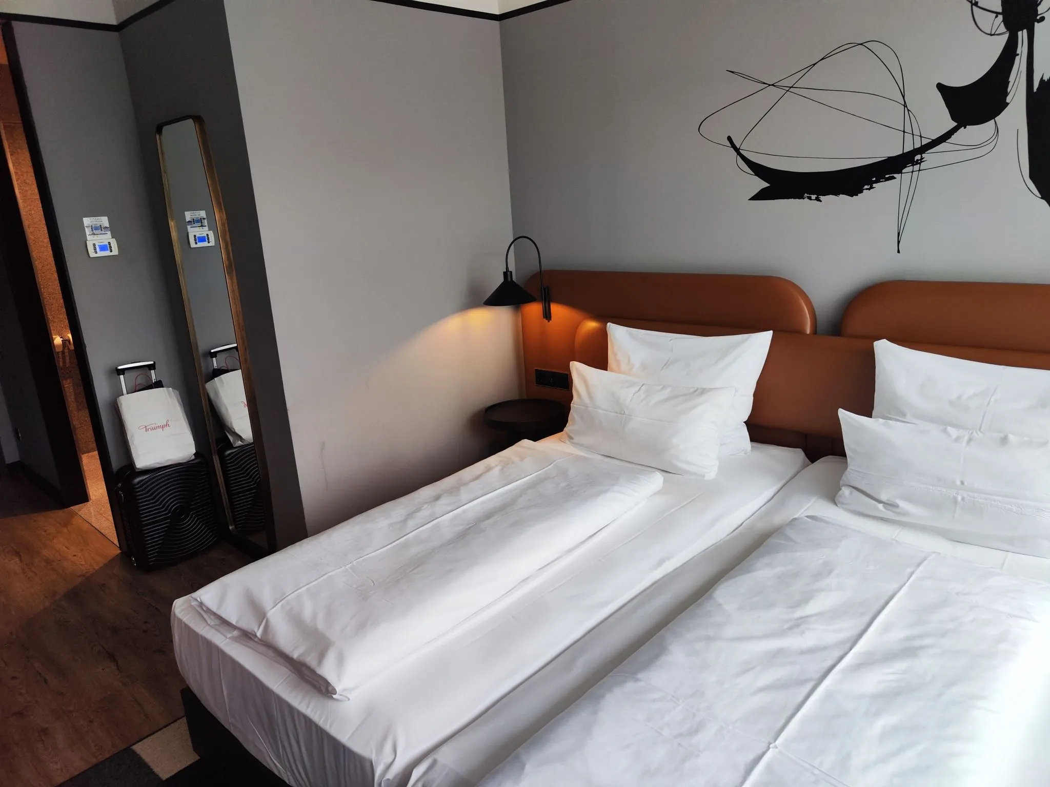 TITANIC Comfort Kurfürstendamm Zimmer Photos