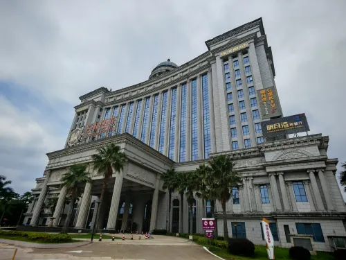 Auspicious Hotel Exterior Photos