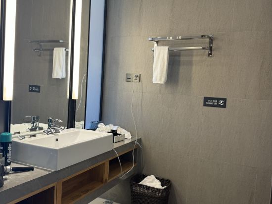 麗呈朗譽酒店（肇慶七星巖景區店）優惠