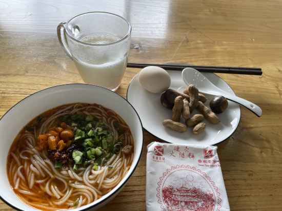 瀘沽湖三色門客棧優惠