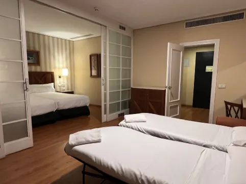 Hotel ILUNION Alcora Sevilla Habitaciones Photos