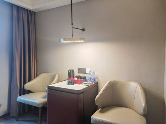 美球假日酒店（珠海拱北口岸店）優惠