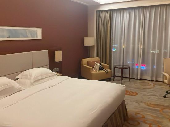 中山大信皇冠假日酒店優惠