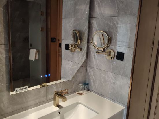 潮漫飯店（深圳寶安大仟裡坪洲地鐵站店）優惠