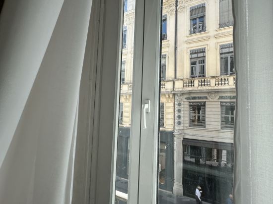 里昂中心美術學院美居酒店優惠