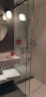 Moxy Bergen Zimmer Photos