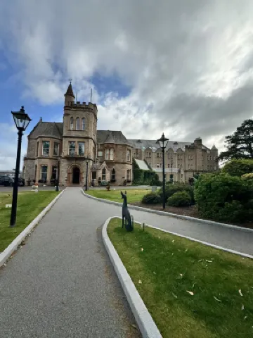 The Culloden Estate and Spa Рядом с отелем Photos