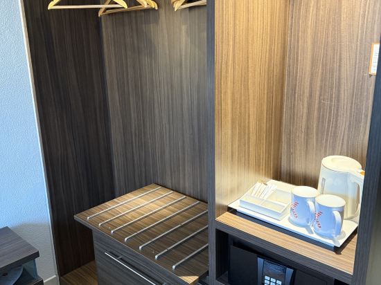 阿爾巴沙西提馬克斯購物中心酒店優惠