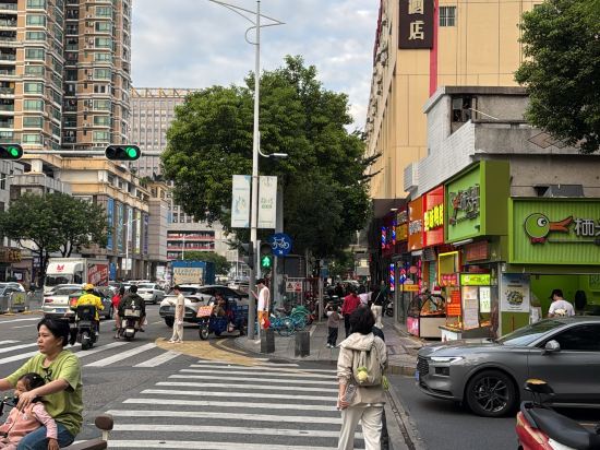 潮漫飯店（深圳寶安體育館西鄉地鐵站店）優惠