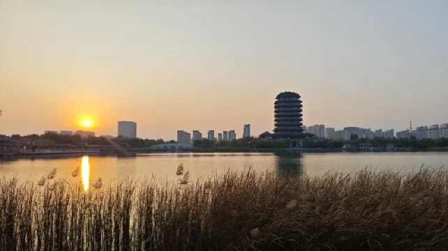 Yuanyang Nuoer Smart Hotel (Jinan Daming Lake Station North Square of Railway Station) Рядом с отелем Photos