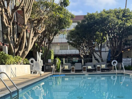 洛杉磯國際機場/埃爾塞貢多萬豪費爾菲爾德酒店優惠