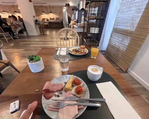 溫莎託薩飯店 – 限成人+16 Photos