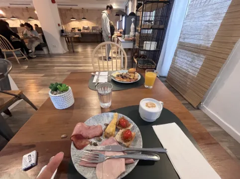 溫莎託薩飯店 – 限成人+16 Photos