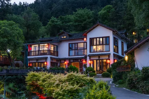 Zhangjiajie Ldyllic Pondside Timber Lodge Exterior Photos