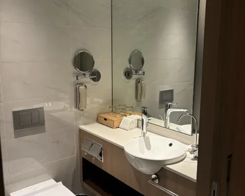 Momentus Hotel Alexandra Rooms Photos