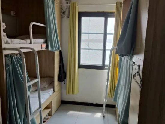 POSHPACKER拖板鞋青年旅舍旅行酒店（成都太古裏春熙路地鐵站店）優惠