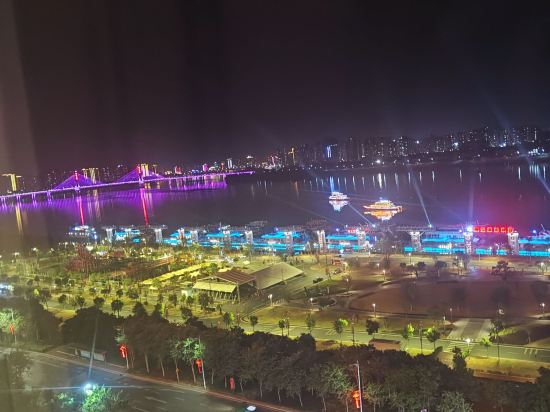 希岸Deluxe酒店（清遠高鐵站南岸公園店）優惠