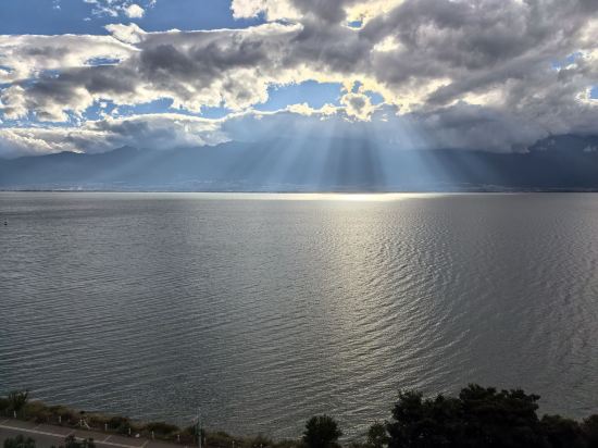 真美度假客棧（大理洱海懸崖海景店）優惠