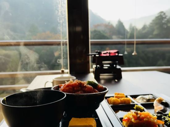 湯快リゾート 山中温泉 よしのや依緑園〈会席タイプ〉 クーポン