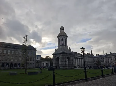 Clayton Hotel Dublin Airport Central بالقرب من الفندق Photos