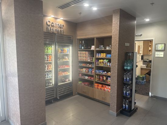 約塞米蒂奧克赫斯特費爾菲爾德套房飯店優惠