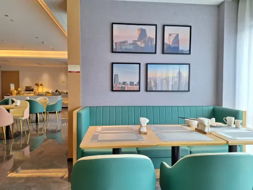 كانتري إن آند سويتس باي راديسون تناول الطعام Photos