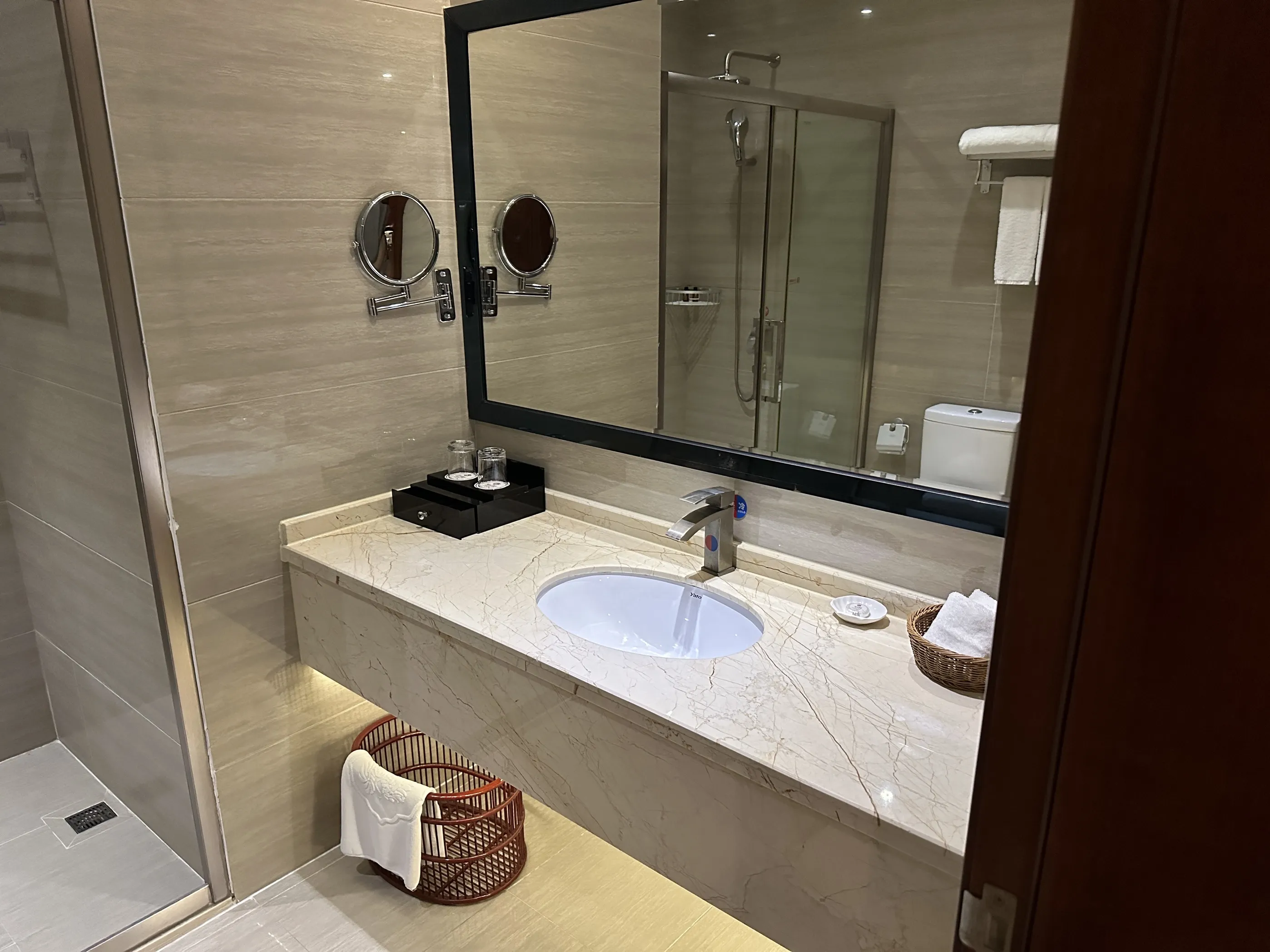 Auspicious Hotel Rooms Photos