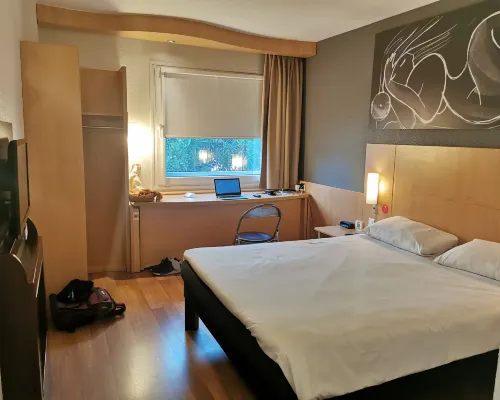 Ibis Barcelona Cornella Kamar Photos