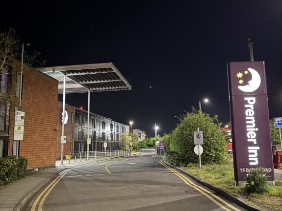 Premier Inn London Heathrow Airport T2 & T3 - Bath Road優惠