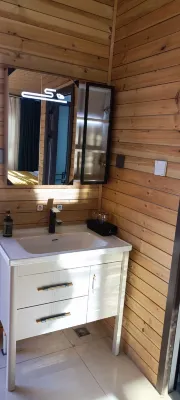 Snowtop Westernmost Lodge · Taxian Phòng Photos