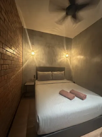 Bricks Guesthouse Phòng Photos