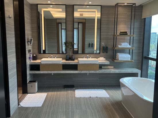 深圳龍華希爾頓逸林酒店優惠