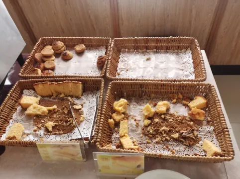 Yunti Hotel Makanan Photos